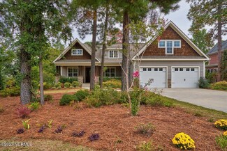 8 Vayland Ct, Whispering Pines, NC 28327
