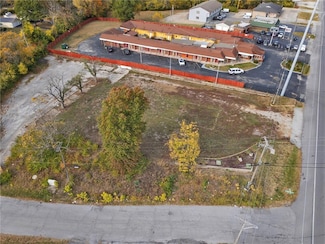 10305 Highway 40 W, Independence, MO 64055