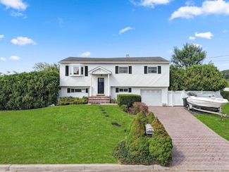 109 Remington Ave, Selden, NY 11784