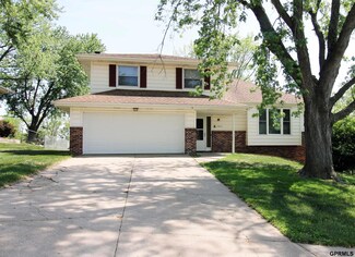 2815 Greensboro Ave, Bellevue, NE 68005