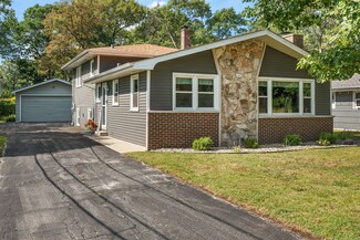 18120 Paxton Ave, Lansing, IL 60438