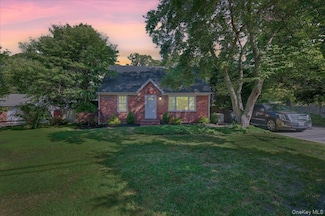 188 Donegan Ave, East Patchogue, NY 11772