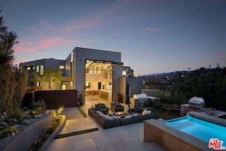 5751 Valley Oak Dr, Los Angeles, CA 90068