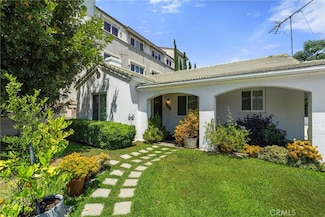 5646 Woodman Ave, Van Nuys, CA 91401