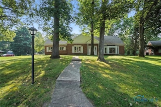 3228 Shakespeare Ln, Toledo, OH 43615