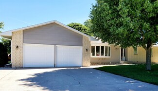 1045 Division St, Garner, IA 50438