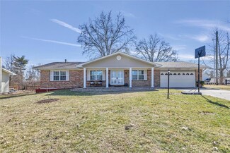398 Beaver Lake Dr, Saint Charles, MO 63303