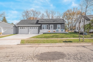 303 S 1st Ave, Winneconne, WI 54986