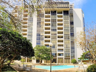 1111 Bering Dr Unit 301, Houston, TX 77057
