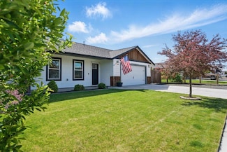 322 Bluegrass Dr, Culver, OR 97734