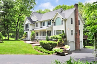18 Bayberry Ln, New Milford, CT 06776