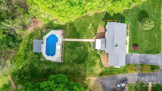5486 Suttlemyre Ln, Hickory, NC 28601
