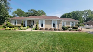 855 Rambo Ln, Fremont, OH 43420