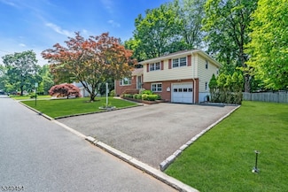 8 Delmar Ave, Cresskill, NJ 07626