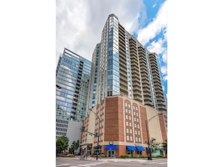 645 N Kingsbury St Unit 1307, Chicago, IL 60654