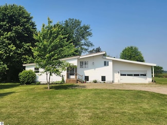 3075 N Barry Rd, Breckenridge, MI 48615