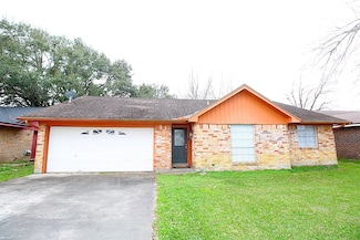 904 Molina Dr, Angleton, TX 77515