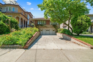 15426 Powells Cove Blvd, Whitestone, NY 11357