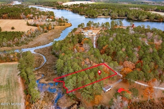 2 White Hall Rd, Arapahoe, NC 28510