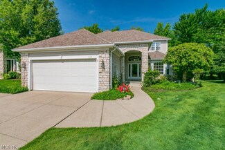 374 W Glengary Cir, Cleveland, OH 44143