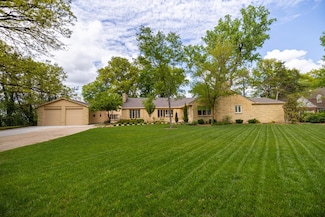 2 E Lynwood Blvd, Eastborough, KS 67207