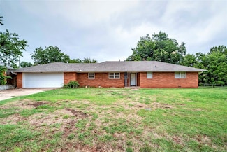 200 N Dewey Ave, Chandler, OK 74834
