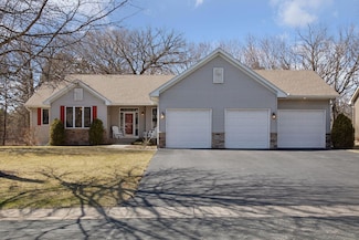6179 Oak Hollow Ln, Circle Pines, MN 55014