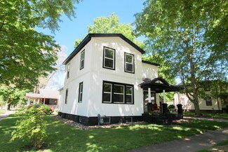 221 S Andrews St, Three Rivers, MI 49093