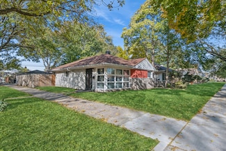 9556 S Bennett Ave, Chicago, IL 60617