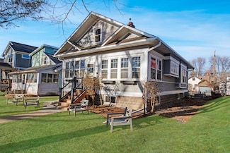 1611 Stanford Ave, Saint Paul, MN 55105