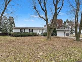 107 S Clinton St, Ashkum, IL 60911