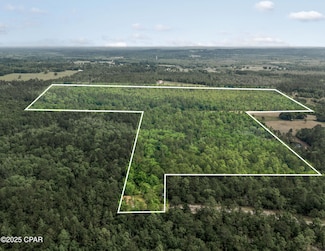 3100 Alhambra Dr, Chipley, FL 32428