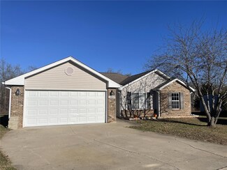 15915 Tracker Ln, Saint Robert, MO 65584