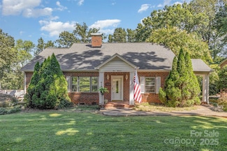 418 W 9th St, Newton, NC 28658