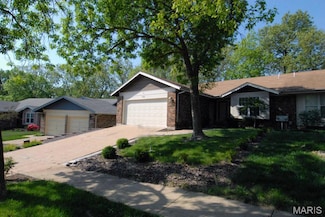 1032 Ridgeway Meadow Dr, Ellisville, MO 63021