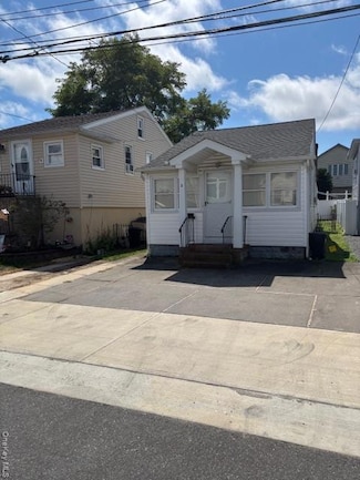 3 Hudson St W, East Rockaway, NY 11518