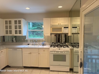 207 Lorraine Loop, Staten Island, NY 10309