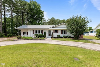 221 Blueberry Ln, New Bern, NC 28560