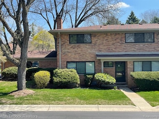 116 E Hickory Grove Rd, Bloomfield Hills, MI 48304