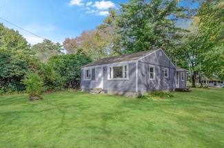 7 2nd Ave, Lakeville, MA 02347