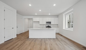Alexandrite, Commerce City, CO 80022
