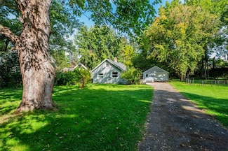 300 Glen Rd, Rochester, NY 14610