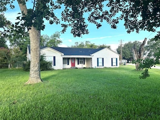 1337 S Circle St, Sealy, TX 77474