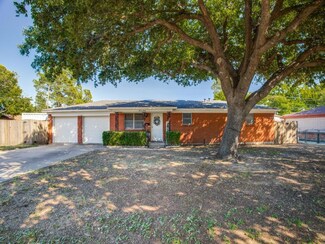 1140 Valentine St, Hurst, TX 76053