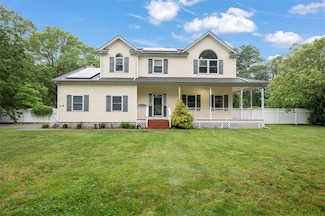 418 Randall Rd, Ridge, NY 11961