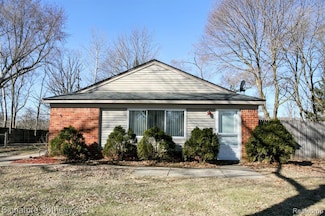 4781 Rioview Dr, Clarkston, MI 48346