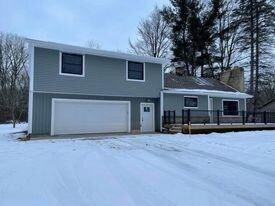 1466 E 120th St, Grant, MI 49327