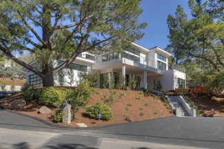 290 Quinnhill Rd, Los Altos, CA 94024