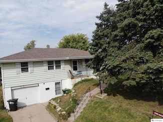 5548 N 61st St, Omaha, NE 68104