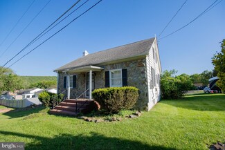 205 Pointfield Dr, Harpers Ferry, WV 25425